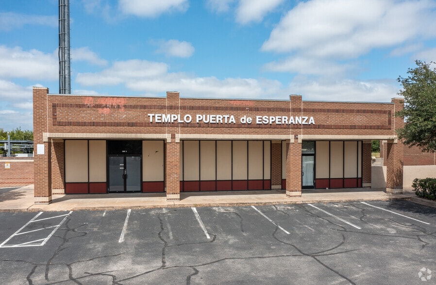 More Photos Of 1006 E Yager Ln, Austin Unknown For Lease