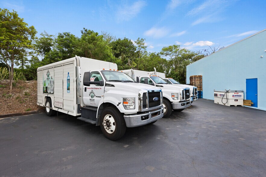 More Photos Of 2605 Kelly Ln, Lake Worth Light Distribution For Lease