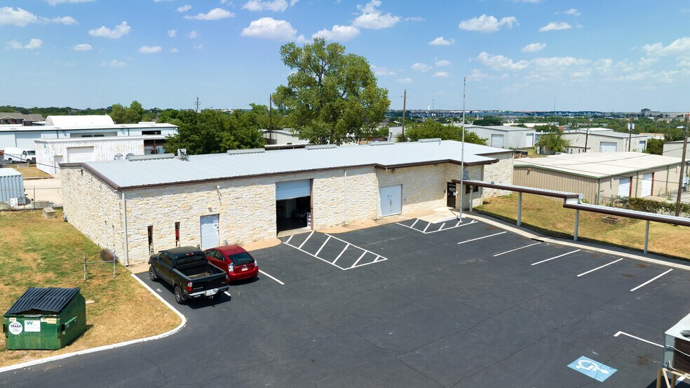 More Photos Of 1916 Hydro Dr, Austin Unknown For Lease