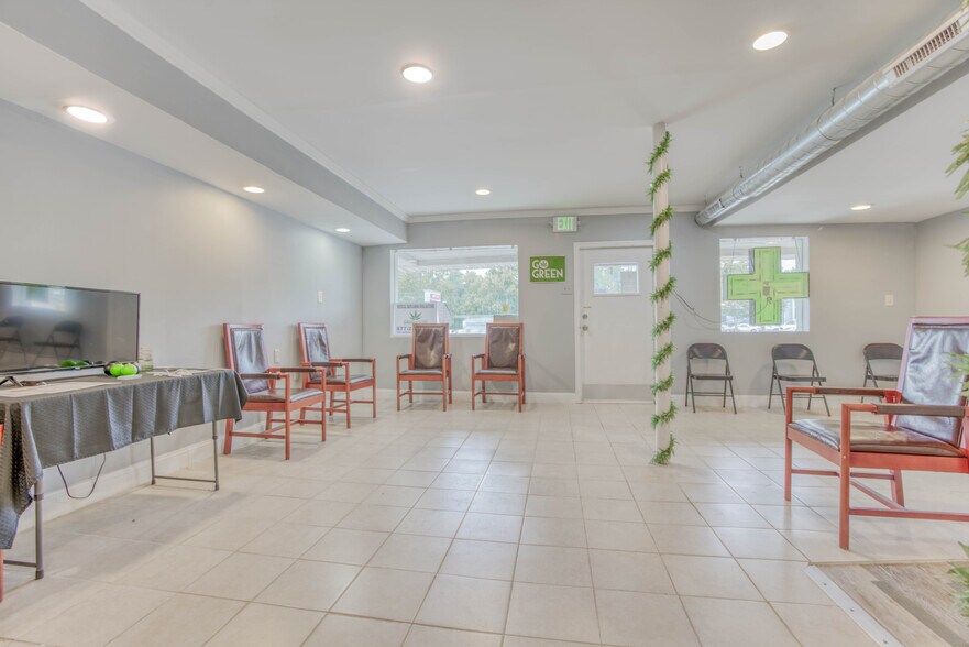 More Photos Of 7909 Pulaski Hwy, Rosedale Storefront Retail Residential For Lease