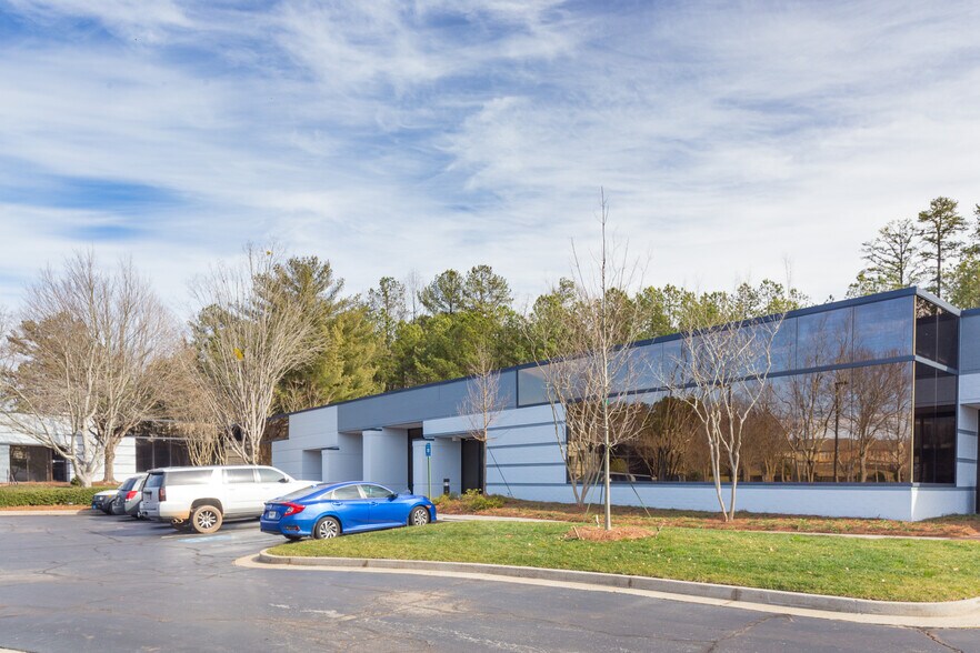 More Photos Of 4940 Peachtree Industrial Blvd, Norcross Unknown For Lease