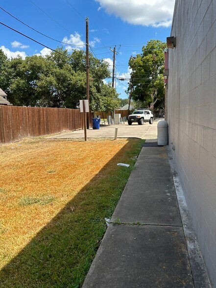 More Photos Of 2609 N Downing Rd, Angleton Convenience Store For Sale