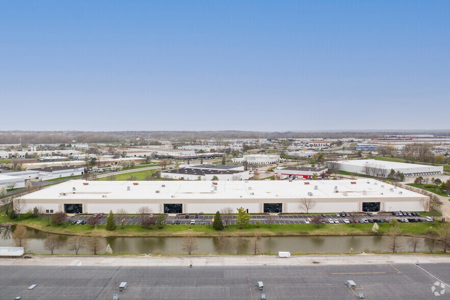 More Photos Of 13145-13185 Lakefront Dr, Earth City Warehouse For Lease