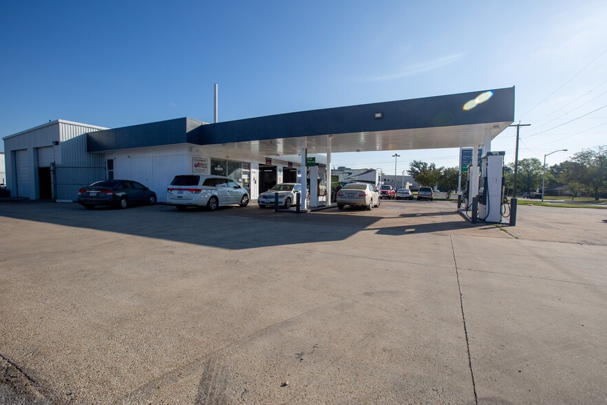 More Photos Of 6705 Meadowbrook Dr, Fort Worth Service Station For Sale