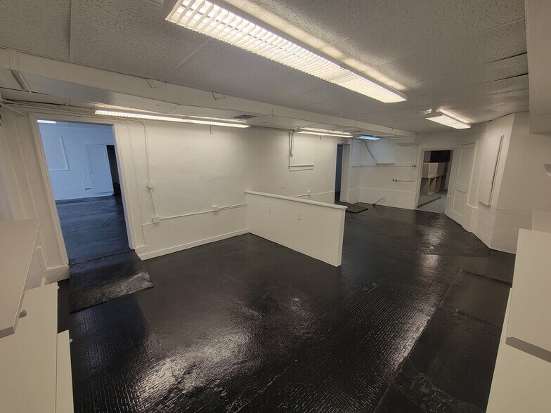 More Photos Of 2893 Edison Ave, Jacksonville Storefront Retail Office For Lease