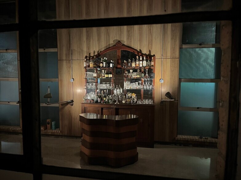 More Photos Of 1411 6th Ave, Grafton Showroom For Sale