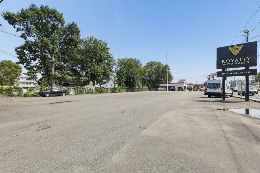 More Photos Of 120-140 US Highway 46, Little Ferry Auto Dealership For Lease