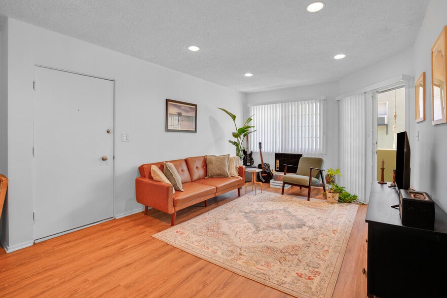 More Photos Of 939 Larrabee St, West Hollywood Apartments For Sale