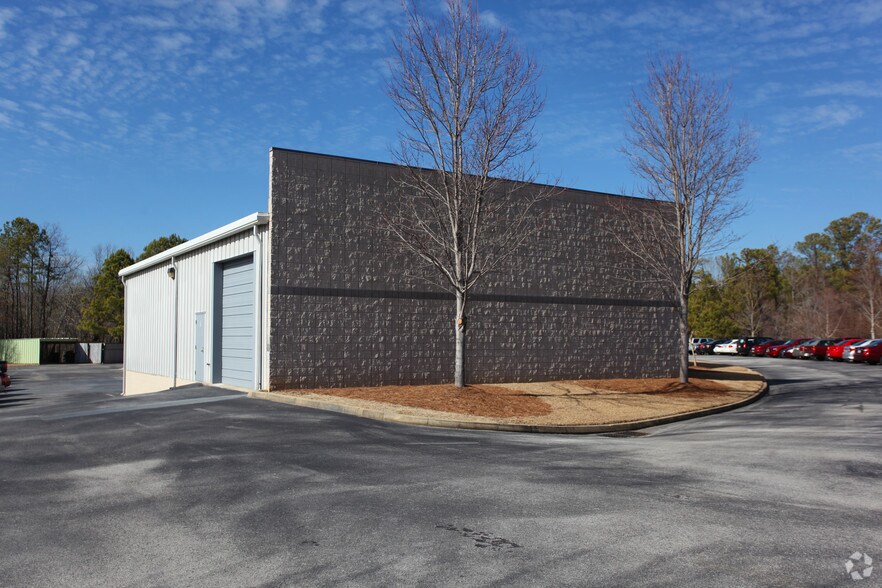 More Photos Of 509 Mineral Trace, Birmingham Light Distribution For Lease