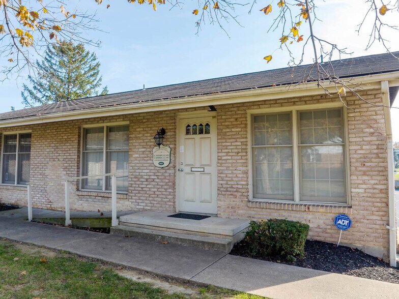 More Photos Of 867-885 Clare Ln, York Office Residential For Lease