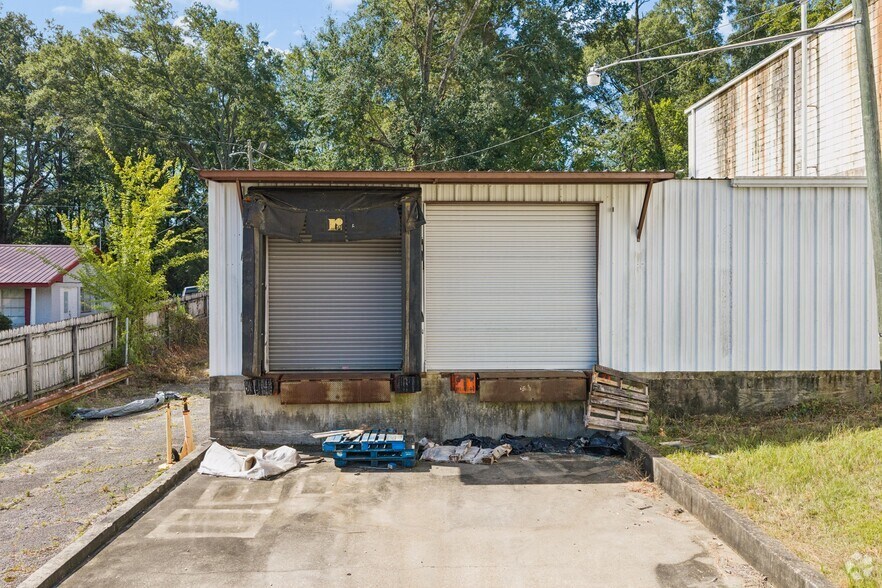More Photos Of 300 N Newton Ave, Newton Manufacturing For Sale