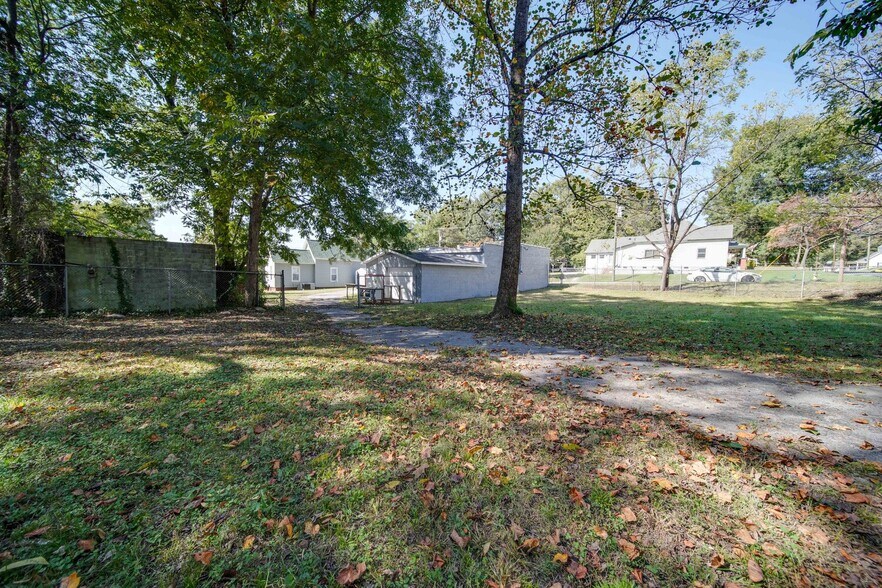 More Photos Of 239 Brookwood Ave NW, Concord Flex For Sale