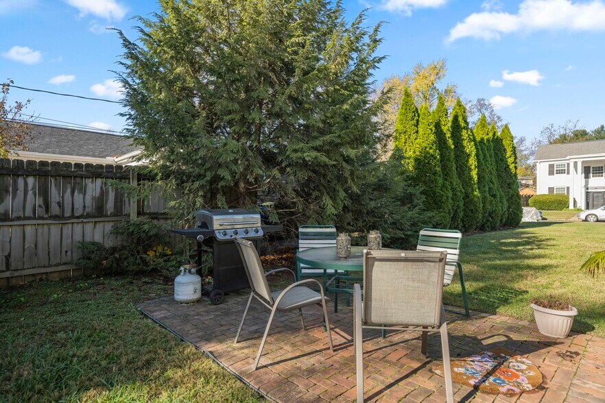 More Photos Of 1802 Carolyn Dr, Lexington Apartments For Sale