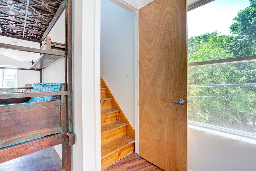 More Photos Of 525 N Dean St, Englewood Storefront Retail Office For Sale