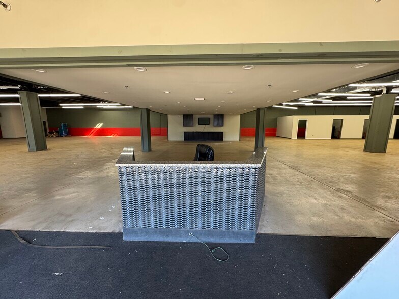 More Photos Of 2577 Route 112, Medford Auto Dealership For Lease