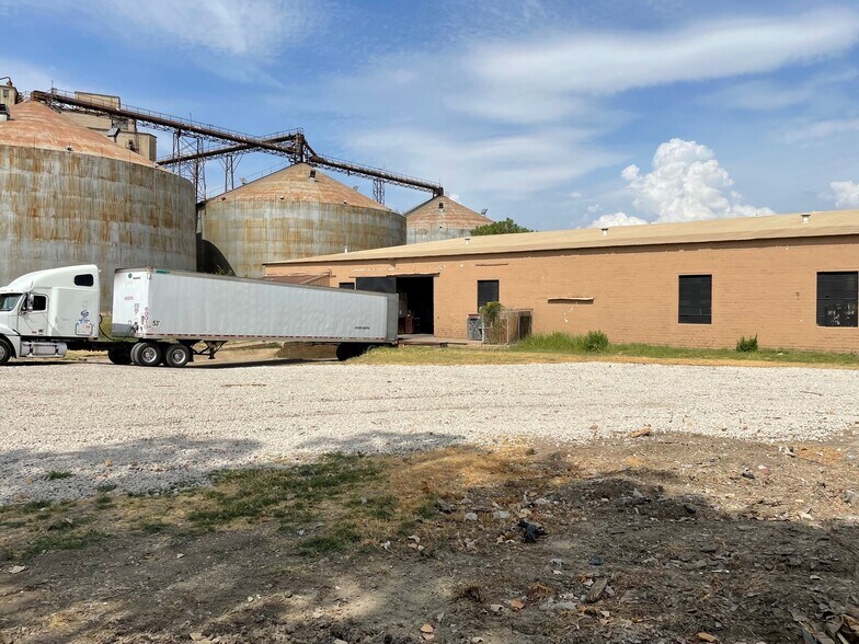 More Photos Of 2140 S Main St, Fort Worth Warehouse For Sale