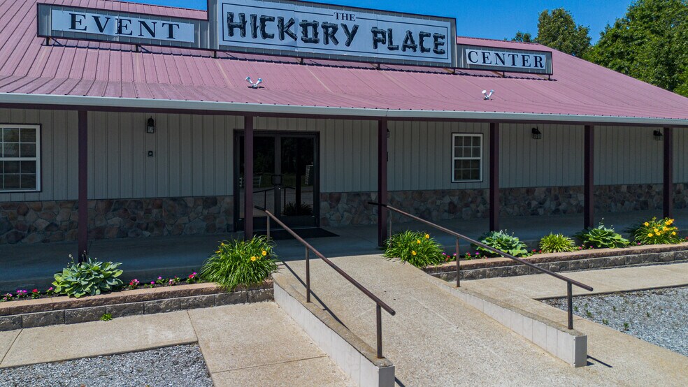 More Photos Of 71 Commerce St, Hickory Supermarket For Sale