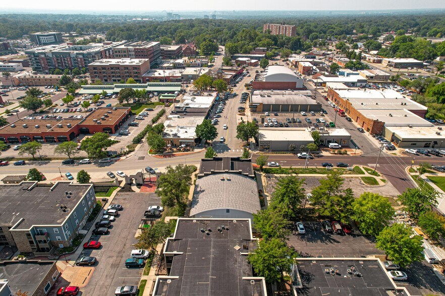 More Photos Of 7400 W 79th St, Overland Park Freestanding For Lease