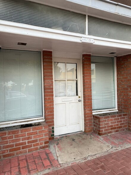 More Photos Of 415 Center St, Taft Storefront For Sale