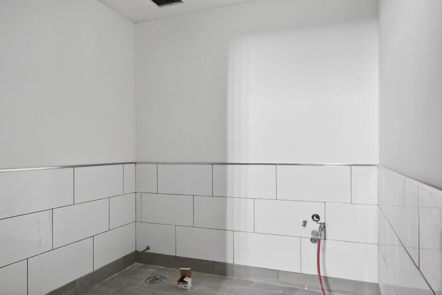 More Photos Of 3310 S Main St, Los Angeles Warehouse For Lease