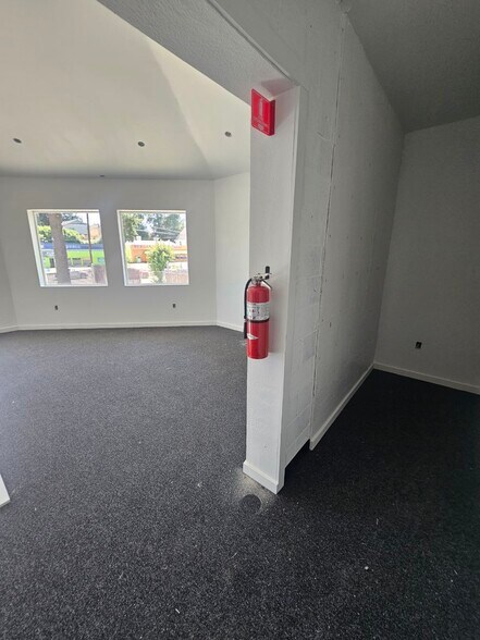 More Photos Of 5833 NE Portland Hwy, Portland Flex For Sale