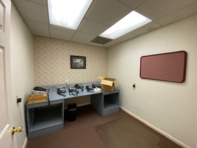 More Photos Of 1168 Bauskett St, Edgefield Warehouse For Sale