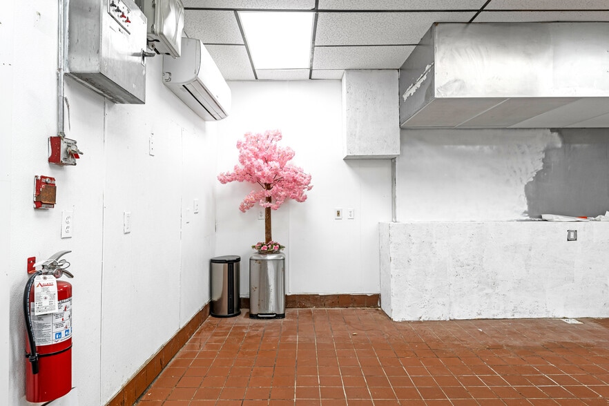 More Photos Of 228 Oakland Ave, Providence Restaurant For Lease