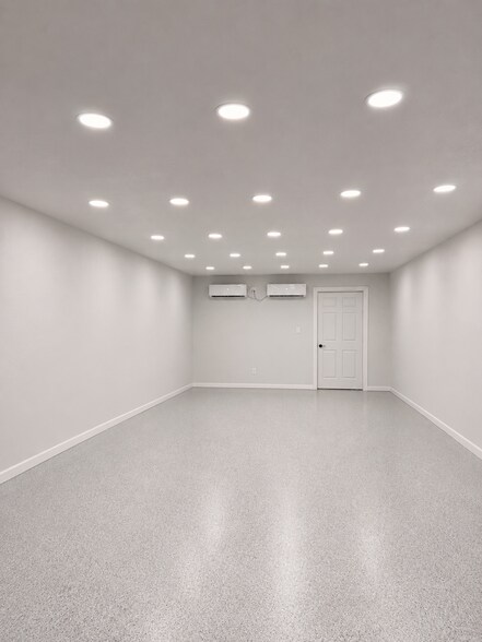 More Photos Of 2606 W Marshall Dr, Grand Prairie Warehouse For Lease