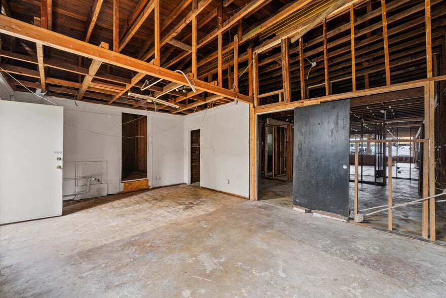 More Photos Of 4569 Whittier Blvd, East Los Angeles Storefront For Sale