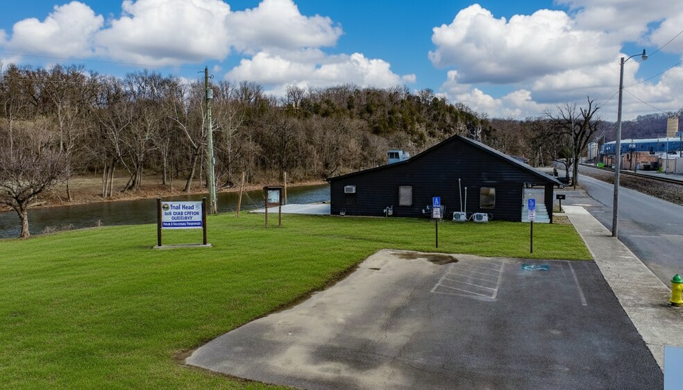 More Photos Of 386 E Main St, Newport Office For Lease