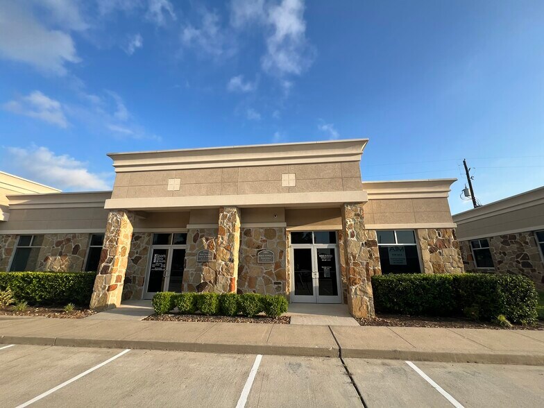 More Photos Of 20008 Champion Forest Dr, Spring Office For Sale