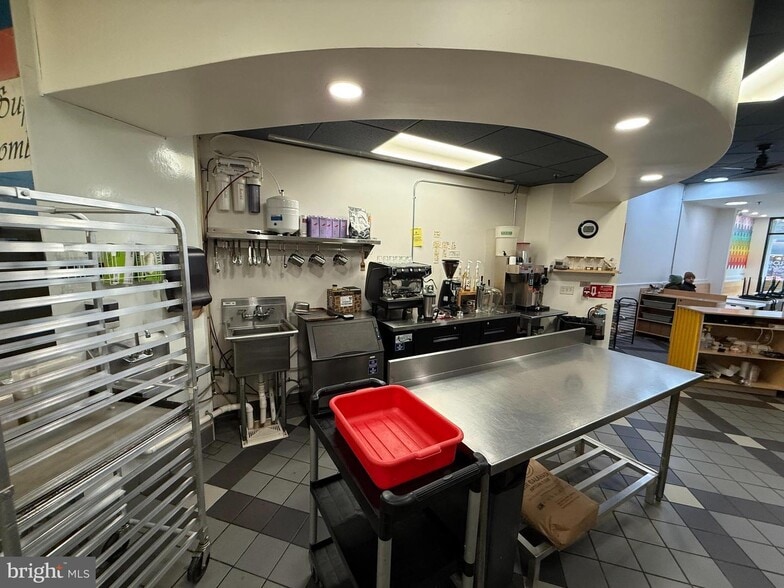More Photos Of 47 S Queen St, Lancaster Restaurant For Lease