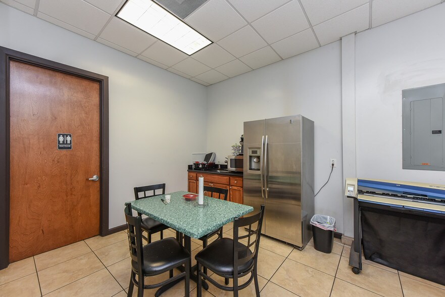 More Photos Of 4001 Navigation Blvd, Houston Warehouse For Sale