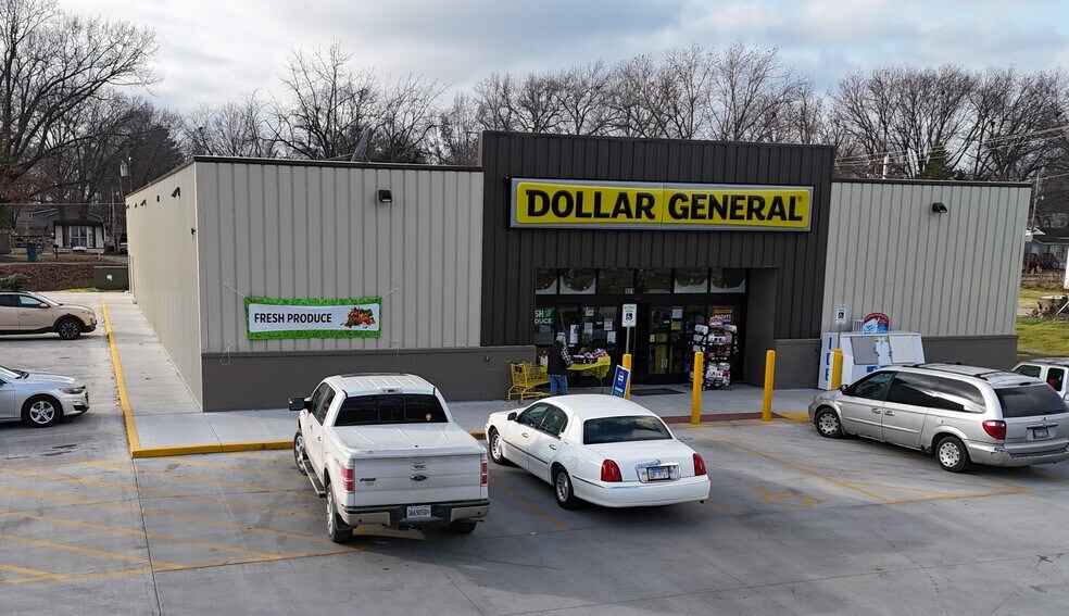 More Photos Of 905 Victor st, Christopher Convenience Store For Sale