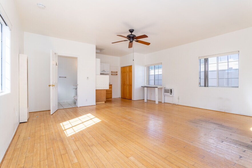 More Photos Of 9826 Columbus Ave, North Hills Multifamily For Sale