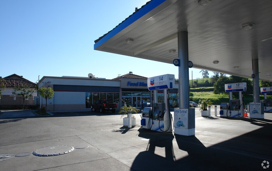 More Photos Of 1211 E Vista Way, Vista Service Station For Lease