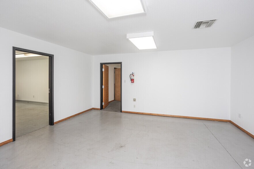 More Photos Of 23671-23675 Via Del Rio, Yorba Linda Light Manufacturing For Sale