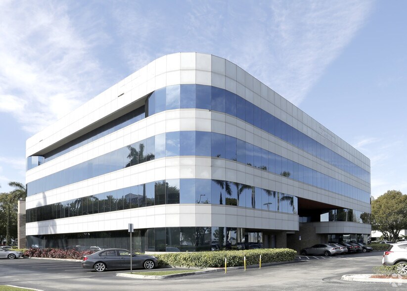 More Photos Of 5835 Waterford District Dr, Miami Loft Creative Space For Lease