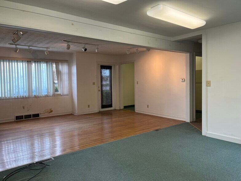 More Photos Of 6942 State Route 44, Ravenna Medical For Sale