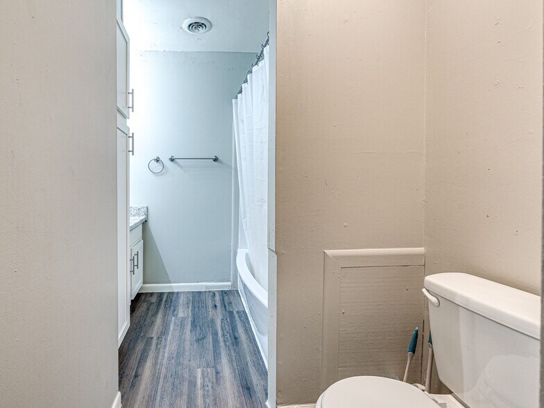 More Photos Of 1220 SE 9th St, Pryor Apartments For Sale