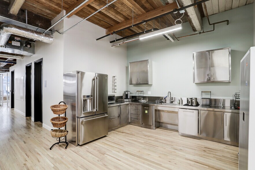 More Photos Of 114 Main St, Houston Loft Creative Space For Lease