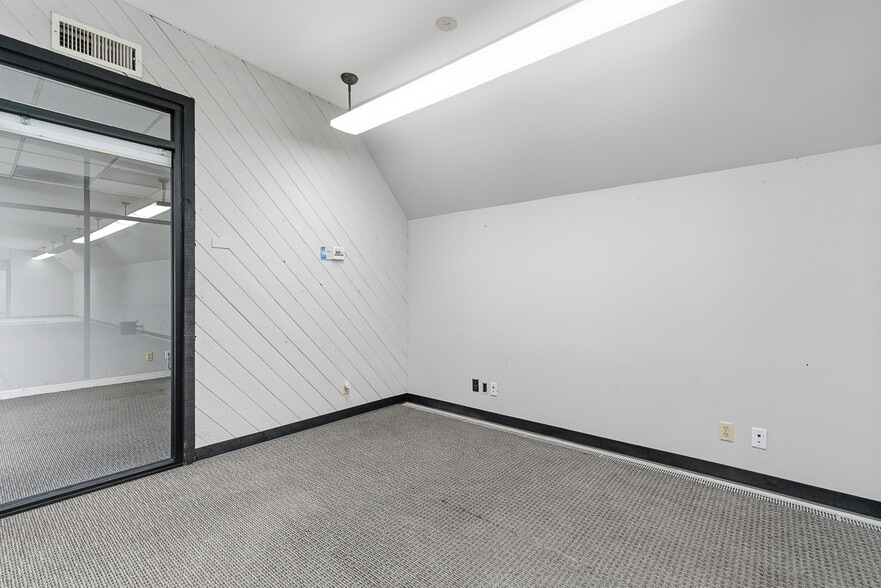 More Photos Of 2943-2947 Foothill Blvd, La Crescenta Medical For Lease