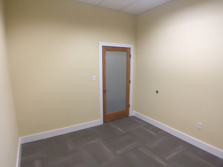 More Photos Of 677 Craig Rd, Creve Coeur Office For Lease