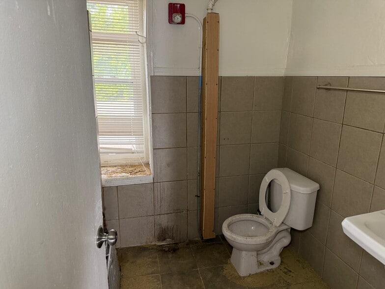 More Photos Of 184 S Pascack Rd, Nanuet Healthcare For Sale