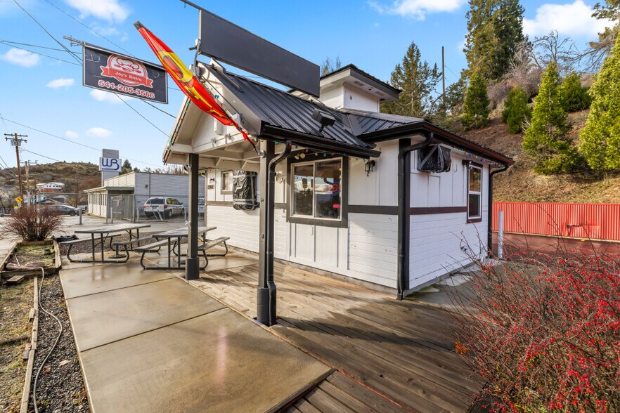 More Photos Of 1414 Oregon Ave, Klamath Falls Office For Sale