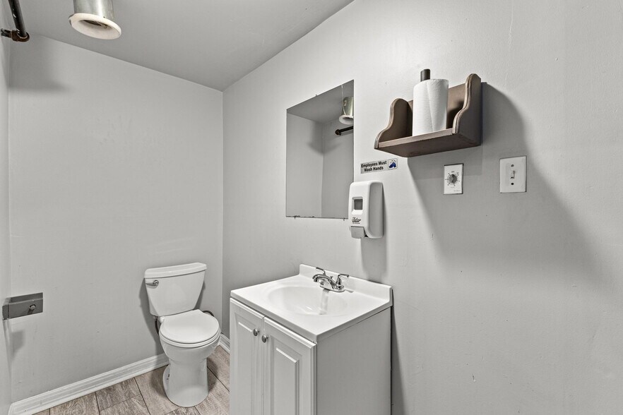 More Photos Of 1615-1623 Acushnet Ave, New Bedford Restaurant For Sale