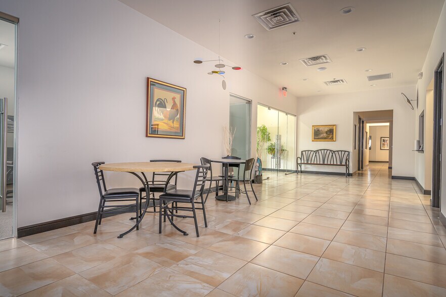 More Photos Of 1901-1923 Windsor Pl, Fort Worth Warehouse For Lease