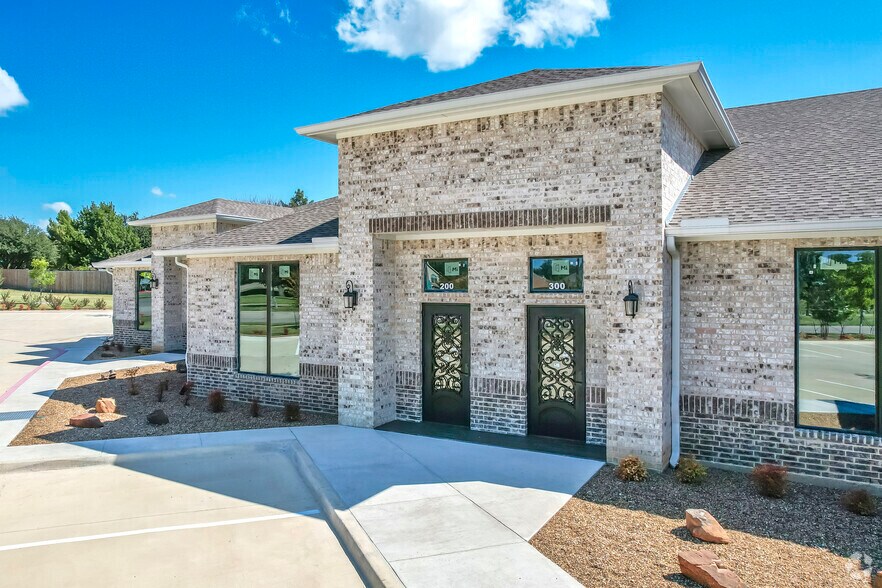 Primary Photo Of 1801 Rufe Snow Dr, Keller Medical For Lease