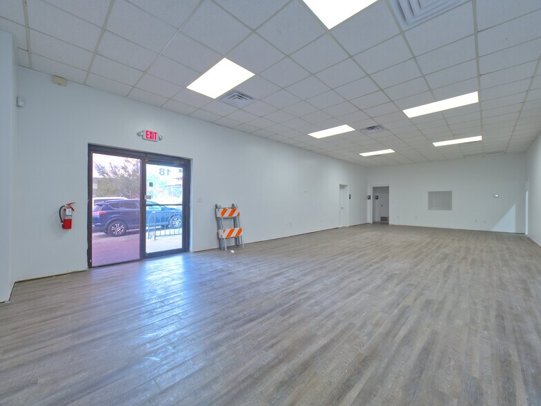 More Photos Of 18 S Main St, Brooksville Office For Lease