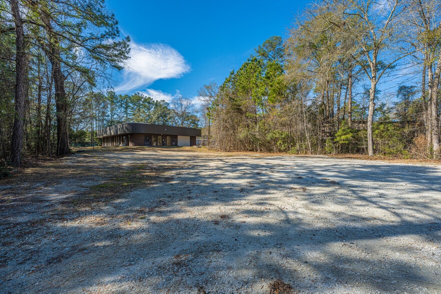 More Photos Of 105 Lamplight Cir, Summerville Flex For Sale